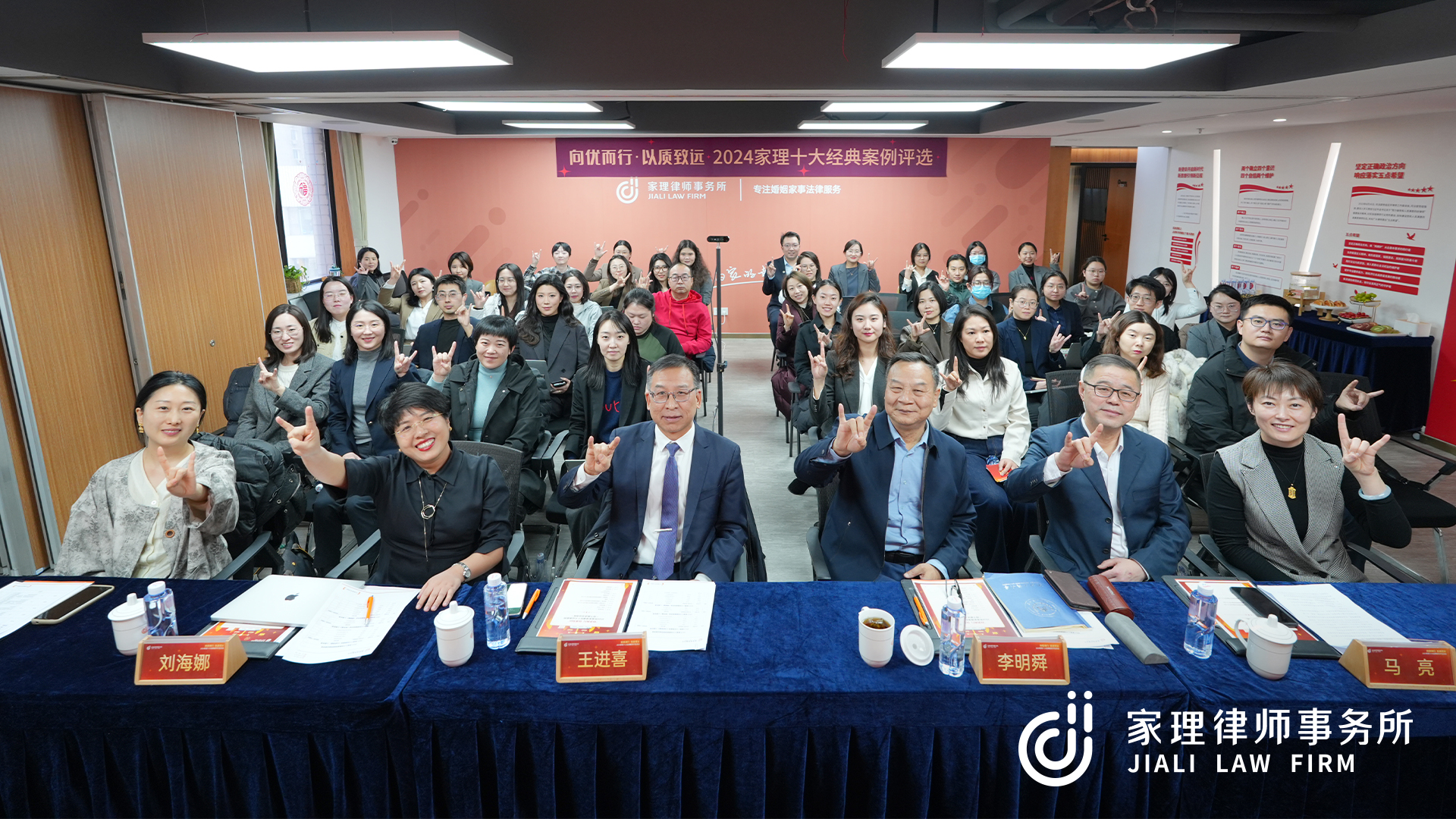 图为活动现场 图为活动现场